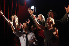 Komárovský divadelní festival Pešík nabídne herecké hvězdy, živou hudbu i soubor z Hradce Králové