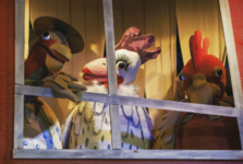 V Divadle Lampion přistála Slepičí letka